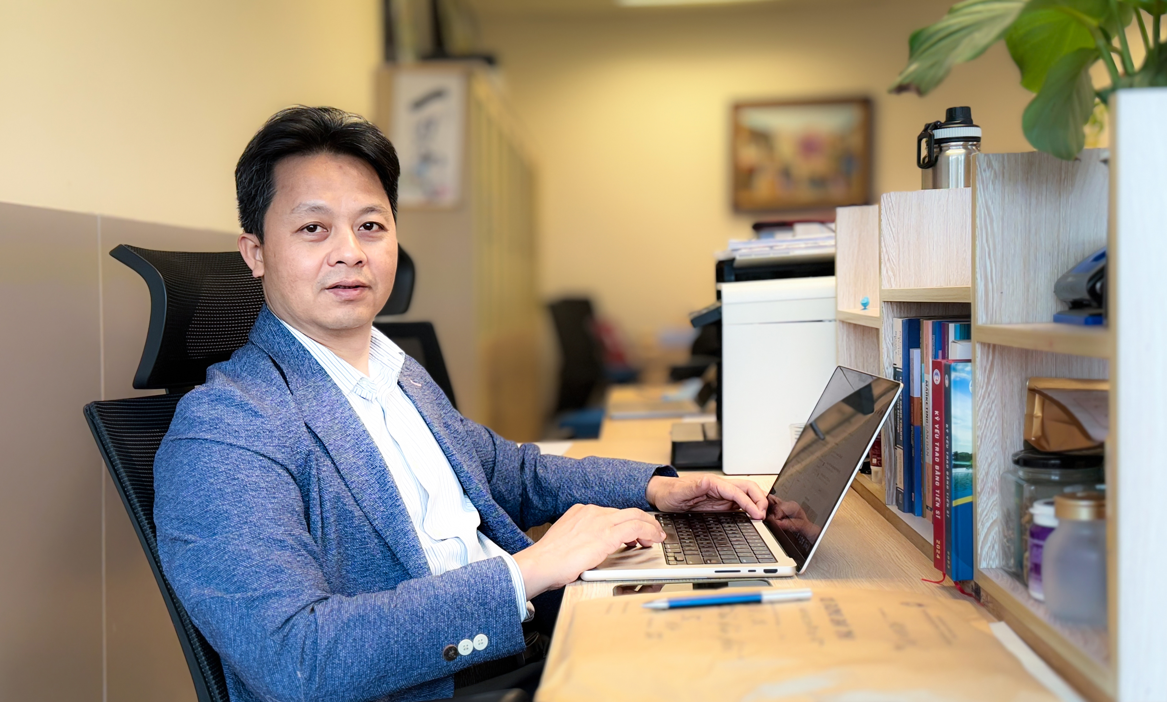 TS. Nguyễn Hoài Long